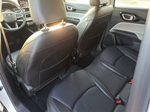 Used 2022 Jeep Compass Limited image 14