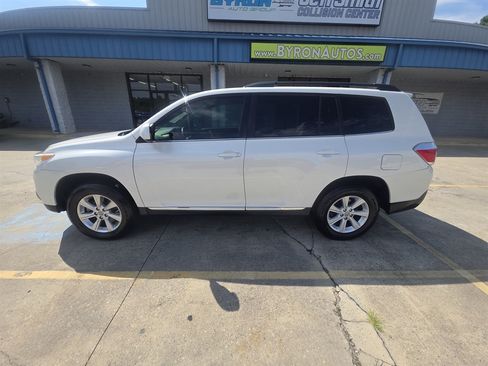 Used 2012 Toyota Highlander FWD w/ Tech Pkg image 2