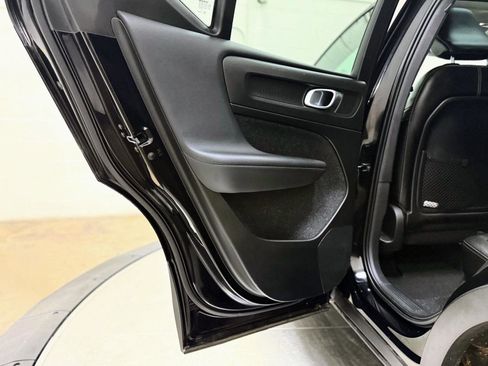 Used 2019 Volvo XC40 T5 Inscription image 16