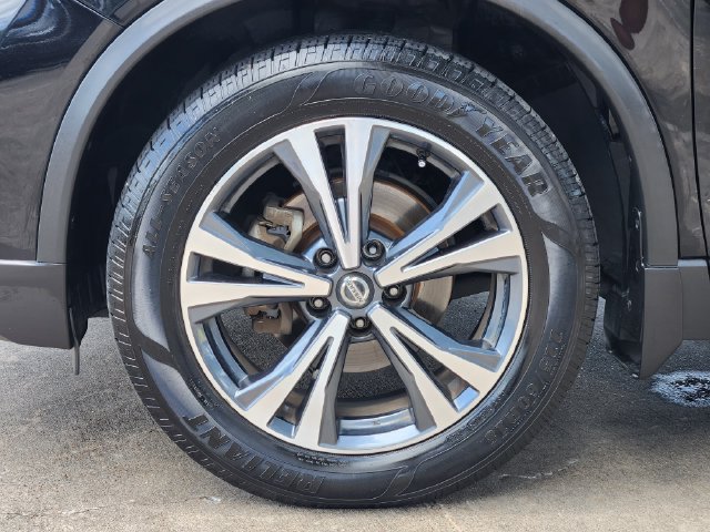 Used 2019 Nissan Rogue SV w/ Premium Package FWD image 10