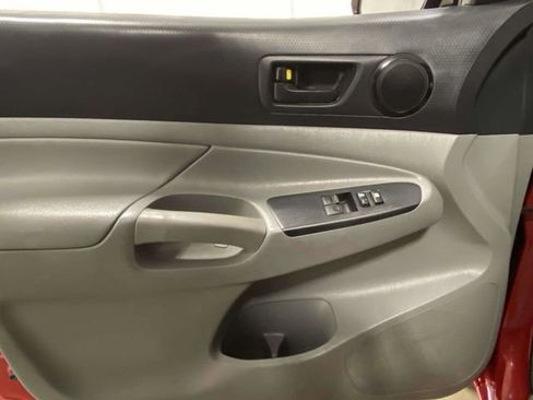Used 2013 Toyota Tacoma 2WD Access Cab image 11