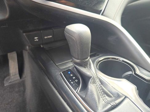 Certified 2018 Toyota Camry LE image 31