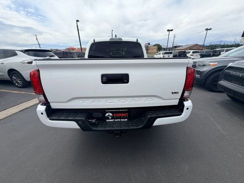 Used 2020 Toyota Tacoma TRD Off-Road w/ Exterior Package AWD/4WD image 5