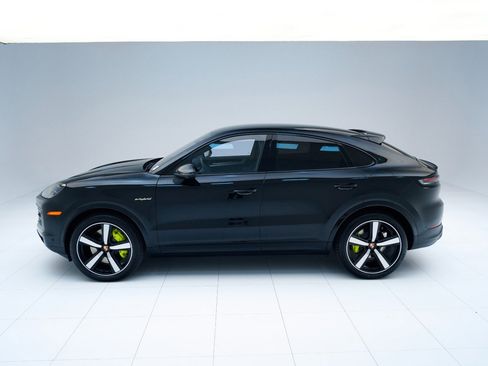 New 2026 Porsche Cayenne E-Hybrid Coupe image 2