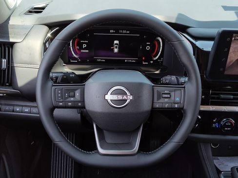 New 2026 Nissan Pathfinder Platinum FWD image 8
