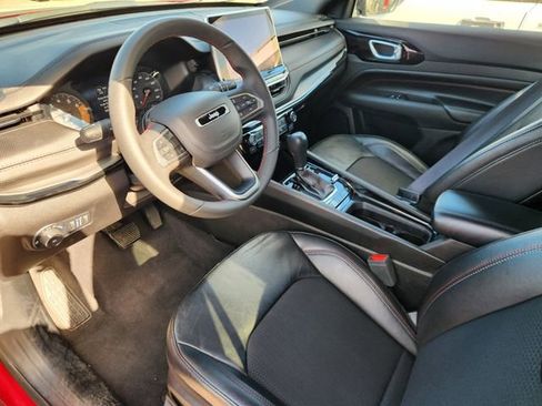 Used 2025 Jeep Compass Trailhawk image 8