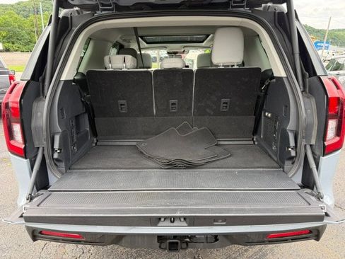 Used 2025 Ford Expedition Active AWD/4WD image 6