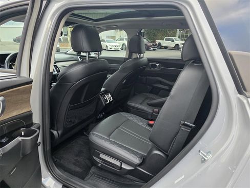 Used 2023 Kia Sorento SX Prestige image 25