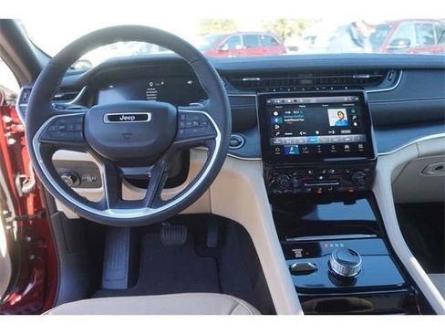 New 2023 Jeep Grand Cherokee Limited w/ Luxury Tech Group II AWD/4WD image 13