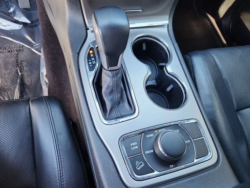 Used 2019 Jeep Grand Cherokee Limited w/ Luxury Group II AWD/4WD image 19