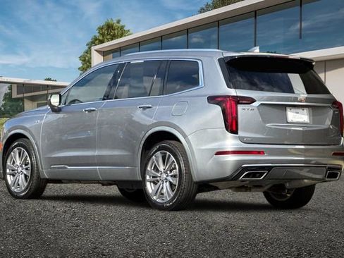 Certified 2025 Cadillac XT6 Premium Luxury image 6