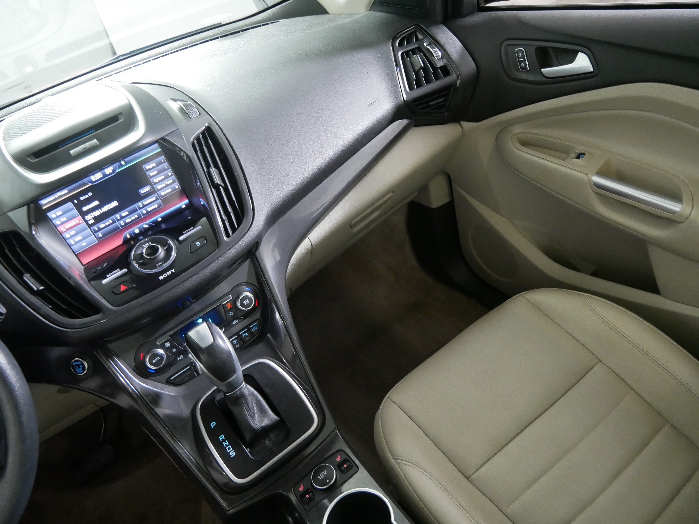 Used 2014 Ford Escape Titanium w/ Equipment Group 401A AWD/4WD image 11