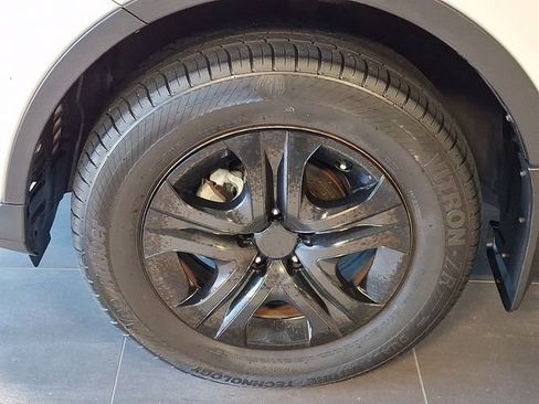 Used 2015 Toyota RAV4 LE AWD/4WD image 9