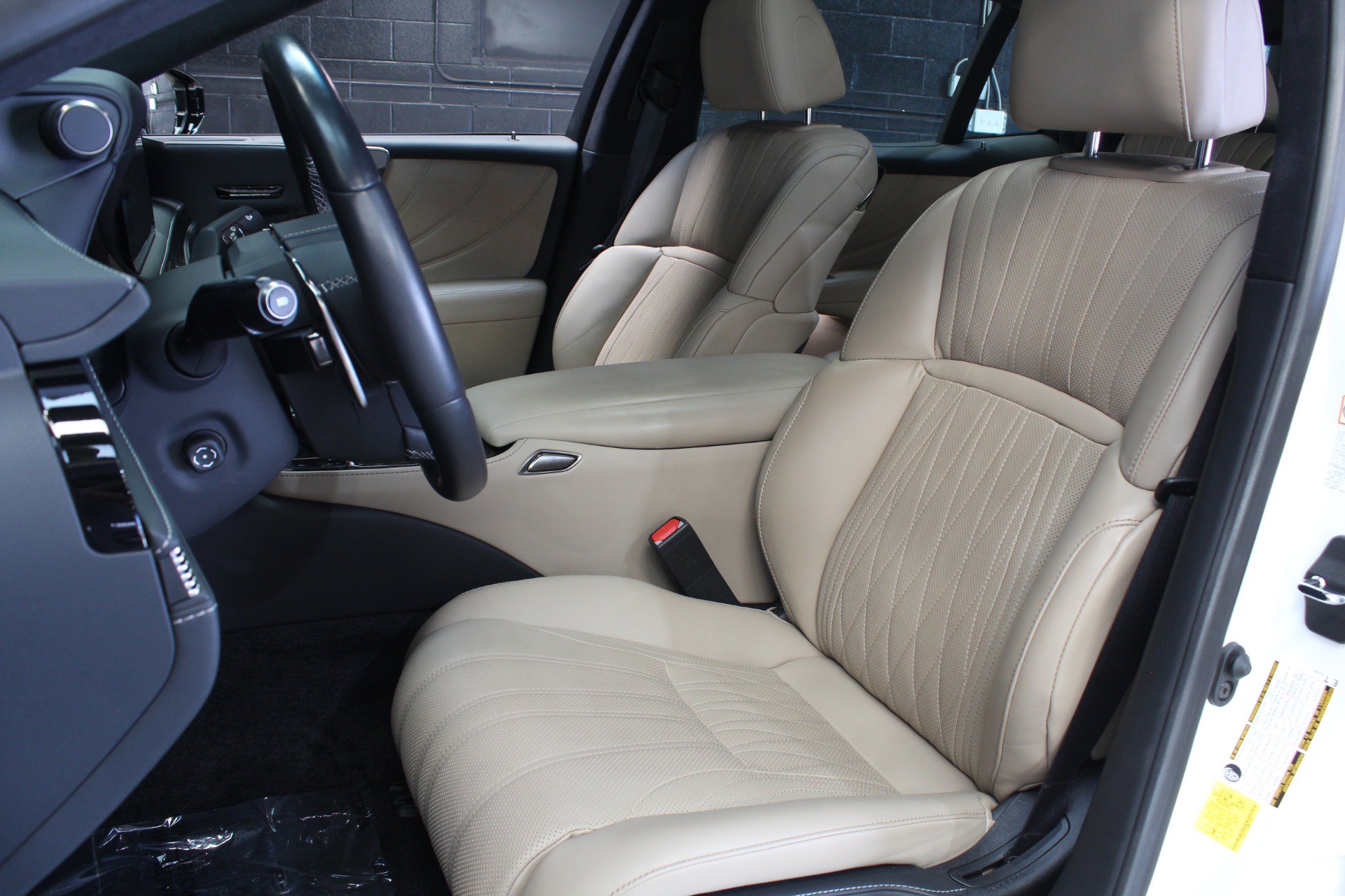 Used 2022 Lexus LS 500 w/ Interior Upgrade Package RWD image 39