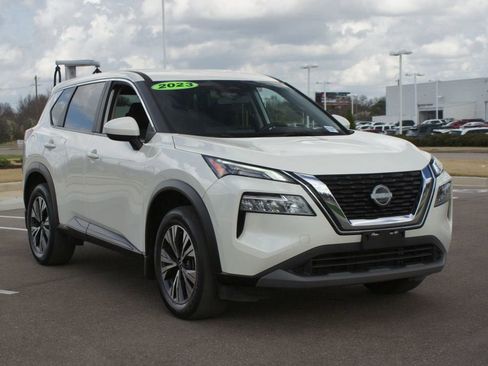 Used 2023 Nissan Rogue SV image 2