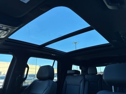 Used 2024 Chevrolet Tahoe Z71 w/ Luxury Package image 18