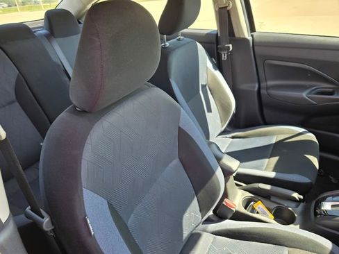 Used 2025 Nissan Versa SV FWD image 11