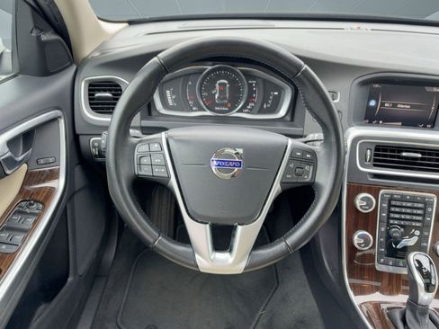 Used 2017 Volvo V60 T5 Premier w/ Convenience Package image 25