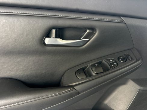 Used 2025 Nissan Sentra SV image 10