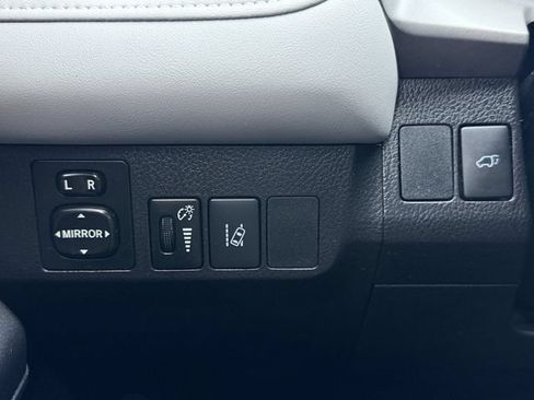Used 2017 Toyota RAV4 XLE FWD image 22