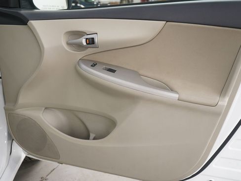 Used 2013 Toyota Corolla LE Special Edition image 9