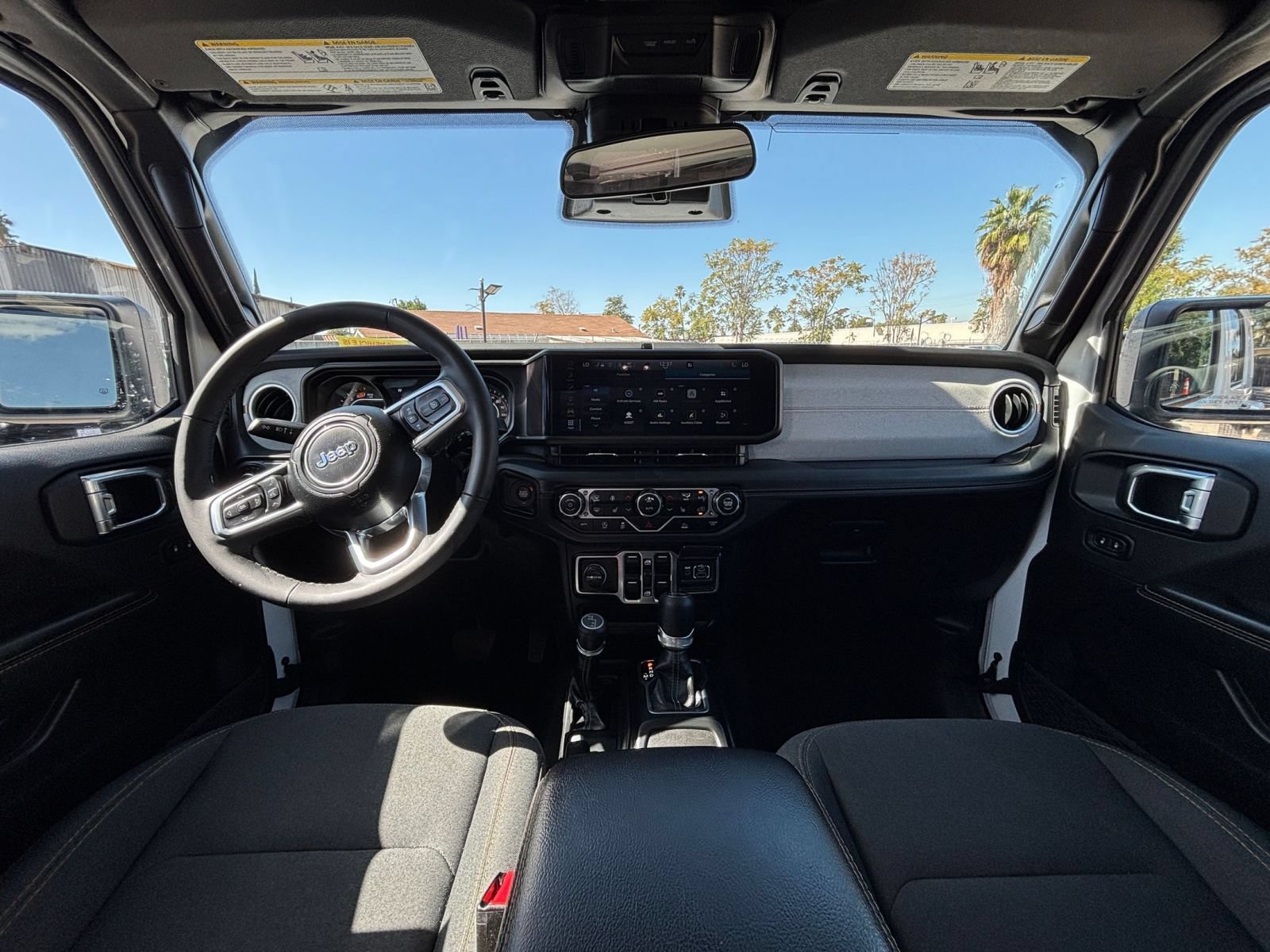 Used 2025 Jeep Wrangler Unlimited Sahara AWD/4WD image 32