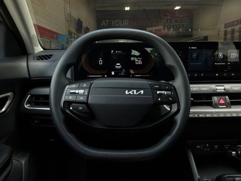 Used 2025 Kia K4 FWD image 33