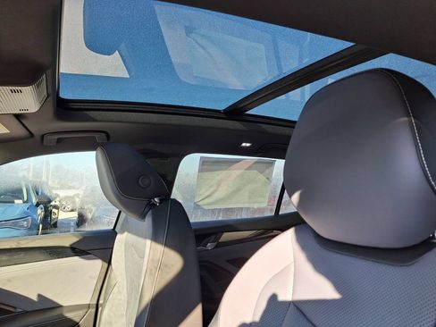 New 2026 Volkswagen Tiguan SE R-Line FWD image 8