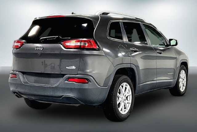 Used 2017 Jeep Cherokee Latitude w/ Comfort & Sound Group FWD image 8