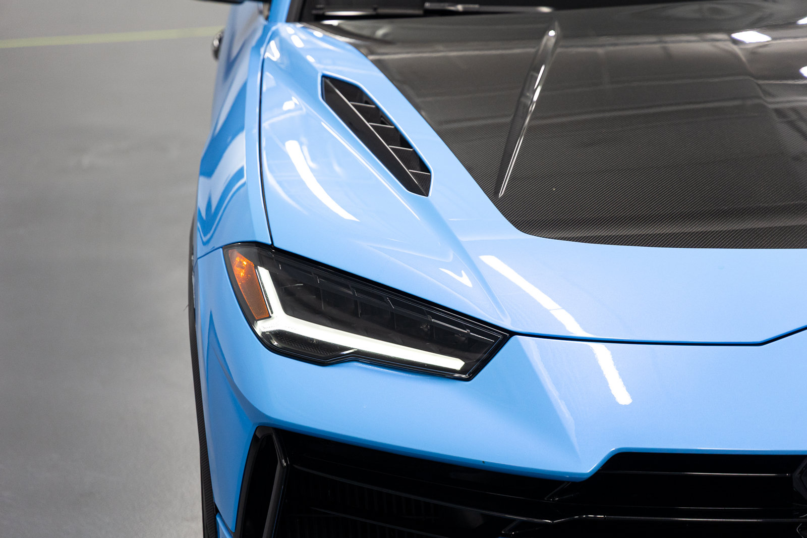 Used 2024 Lamborghini Urus Performante AWD/4WD image 9