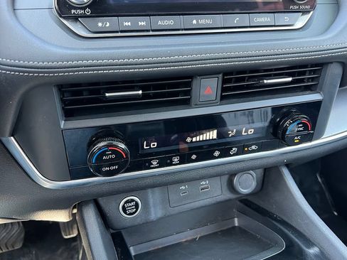 Used 2023 Nissan Rogue SV FWD image 29
