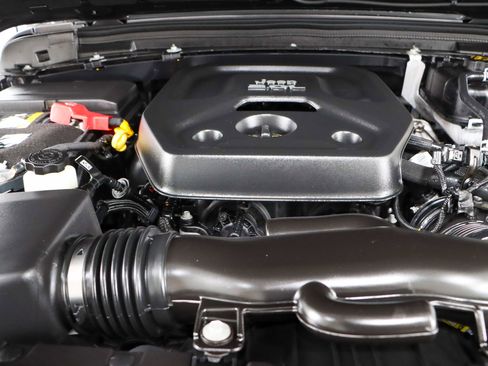 Used 2022 Jeep Wrangler Unlimited Sahara w/ Cold Weather Group image 30