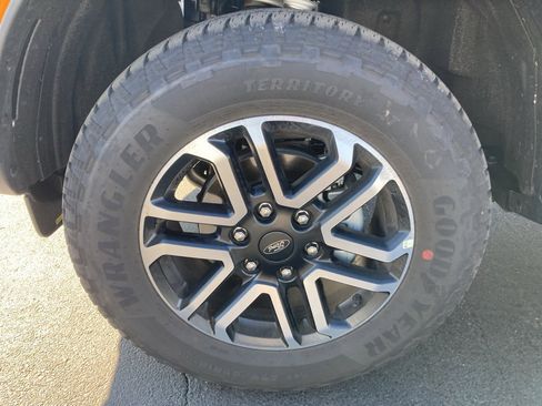 Used 2025 Ford Ranger Lariat w/ FX4 Off-Road Package image 15