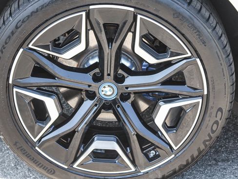 Used 2024 BMW iX xDrive50 w/ Sport Package AWD/4WD image 11