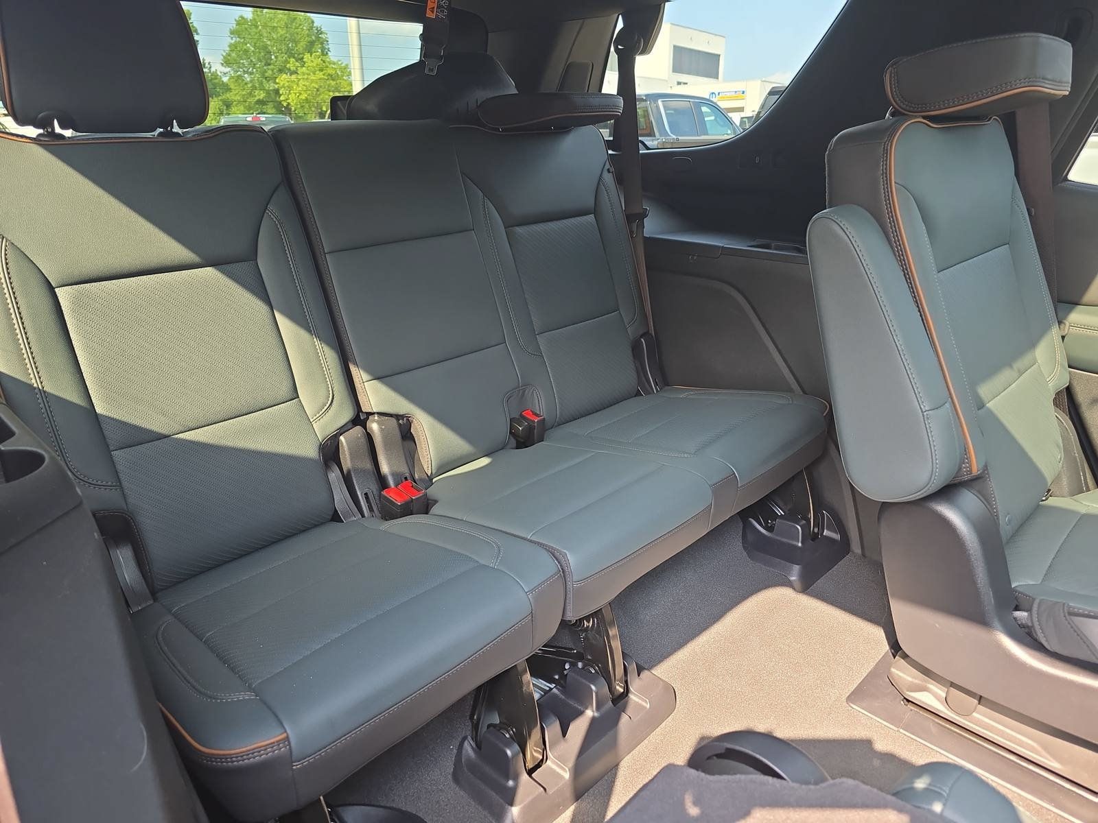 Used 2025 GMC Yukon AT4 w/ AT4 Premium Package AWD/4WD image 12