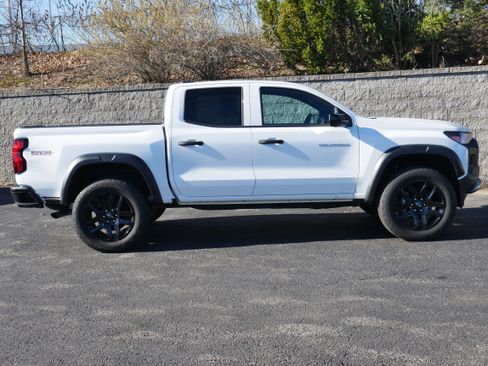 Certified 2024 Chevrolet Colorado Trail Boss w/ Technology Package AWD/4WD image 9