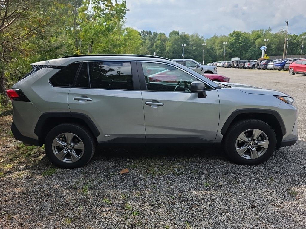 Used 2025 Toyota RAV4 LE AWD/4WD image 9