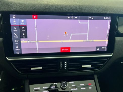 Used 2020 Porsche Cayenne AWD/4WD image 35