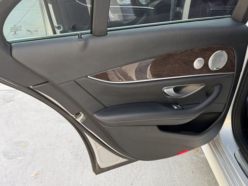 Used 2017 Mercedes-Benz E 300 4MATIC image 28