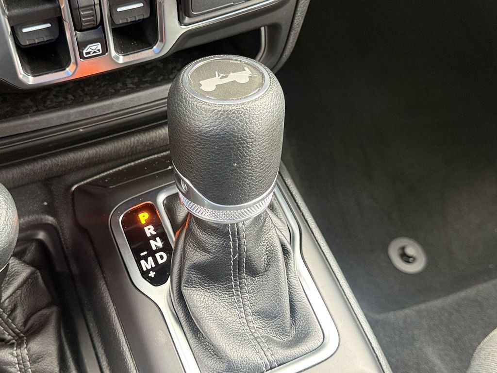 Used 2026 Jeep Wrangler Unlimited Sahara AWD/4WD image 22