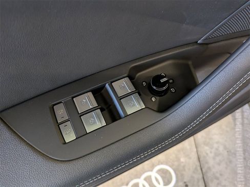 Used 2025 Audi A6 Premium Plus w/ Premium Plus Package image 12