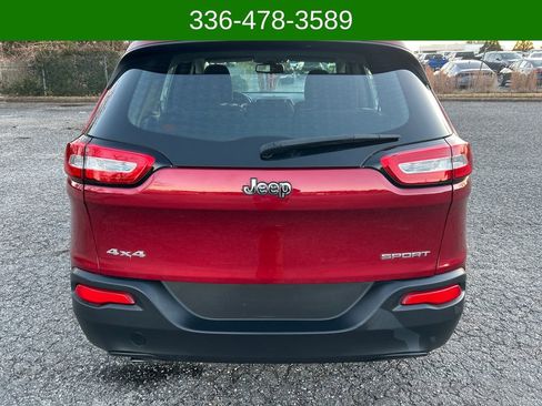 Used 2017 Jeep Cherokee Sport image 4