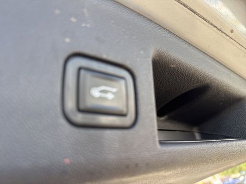 Used 2021 Chevrolet Equinox LT image 16