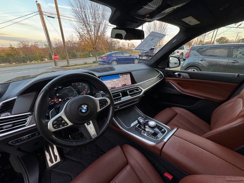 Used 2022 BMW X7 M50i image 23