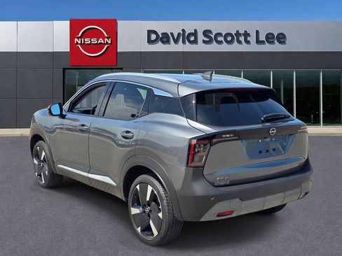 Used 2025 Nissan Kicks SR FWD image 11