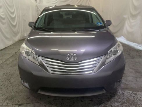 Used 2011 Toyota Sienna XLE image 3