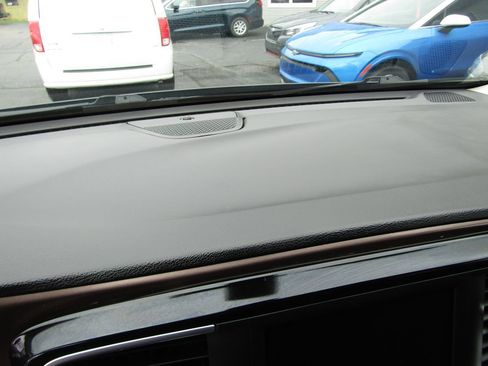 Used 2022 Chrysler Voyager LX FWD image 13