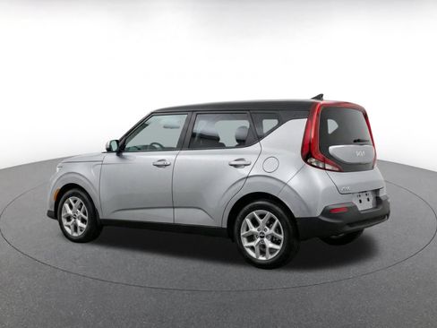 Used 2025 Kia Soul LX w/ LX Technology Package FWD image 7