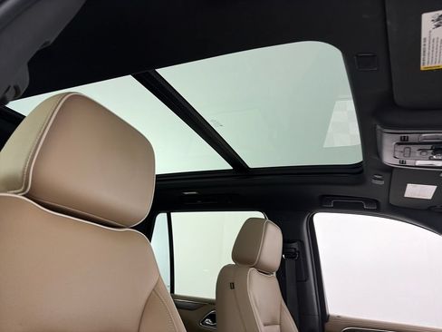 Used 2021 Chevrolet Tahoe Premier w/ Premium Package AWD/4WD image 34