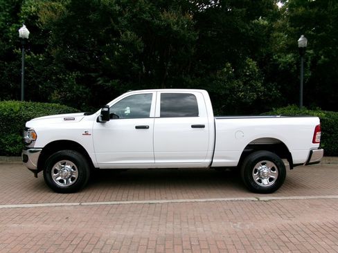 Used 2024 RAM 2500 Tradesman w/ Chrome Appearance Group AWD/4WD image 8